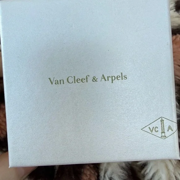 Van Cleef & Arpels Tiger's Eye Clover Necklace - Picture 5 of 6